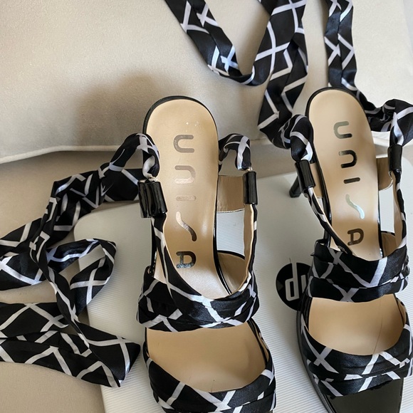 UNISA SHOE BLACK & WHITE LACE UP SANDALS WITH 4” HEELS. NWOT LEATHER INSOLE - Picture 12 of 12